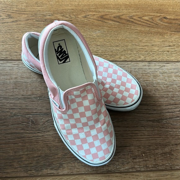 Vans Other - Vans Pink and White Checkered Unisex SlipOn Sneakers Shoes Juniors Size 5.5 NWOT
